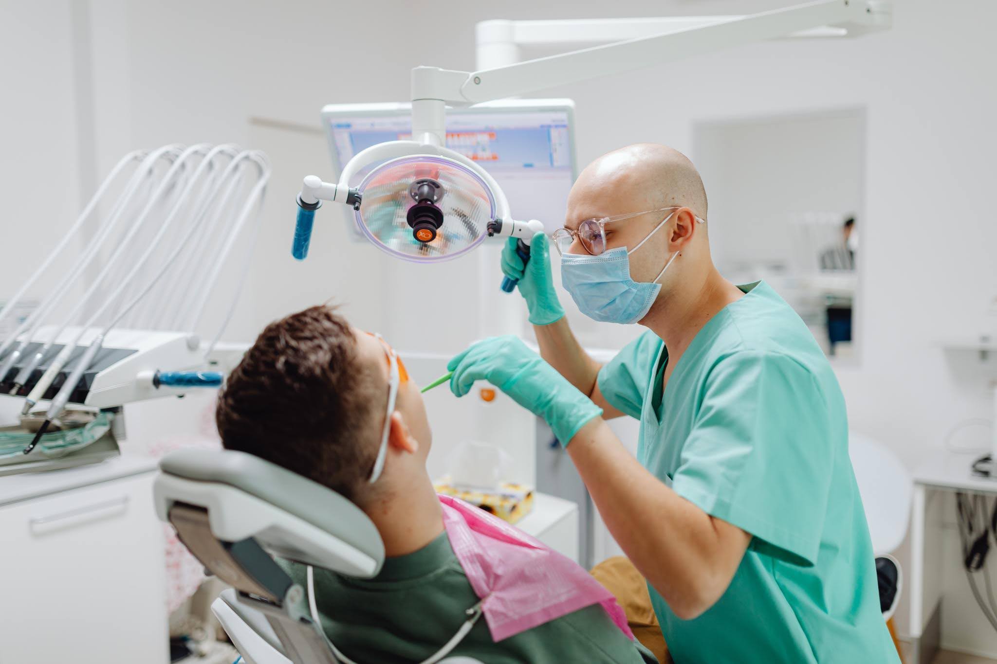 The Comprehensive Guide to Dental Implants For Seniors