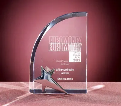 상패 기념품 제작 시 디자인 완성도 높이는 팁 4 크리스탈 상패