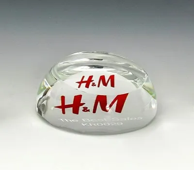 상패 기념품 제작 시 디자인 완성도 높이는 팁 2 크리스탈 문진